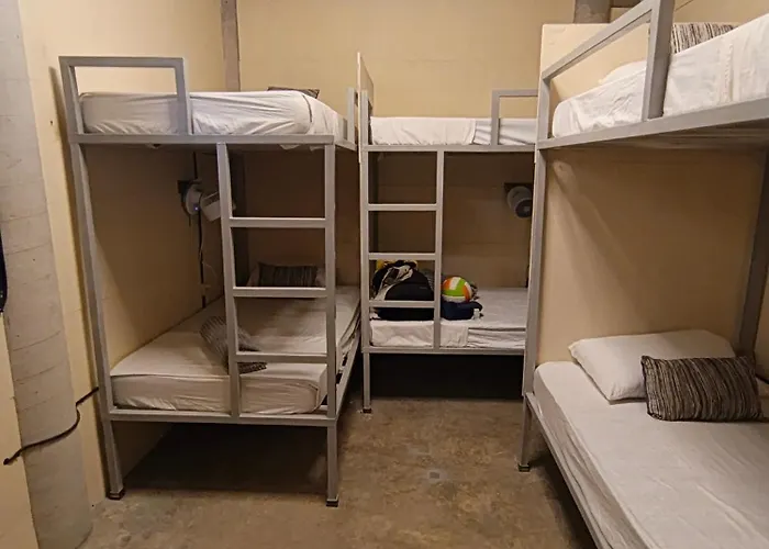 Hostel Flakos