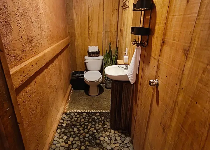 Flakos Hostel *